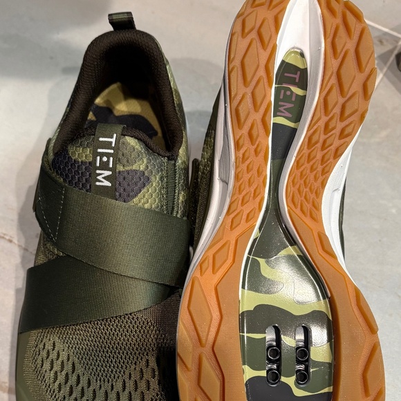 Tiem Camo Slipstream with cleats - 8.5 Never Worn - Picture 1 of 8